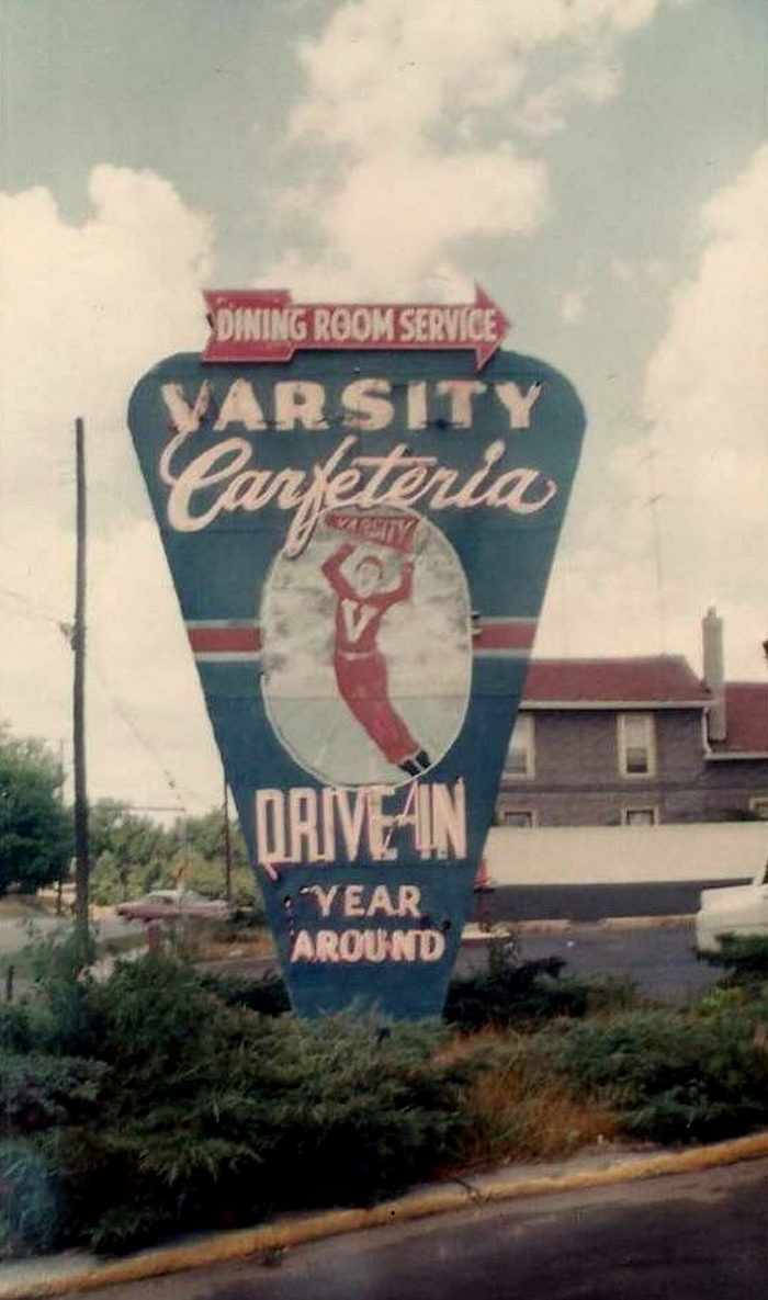 Dads Drive-In (Varsity Drive-In, D&D Drive-In, Stewarts) - From Amanda Parsons (newer photo)